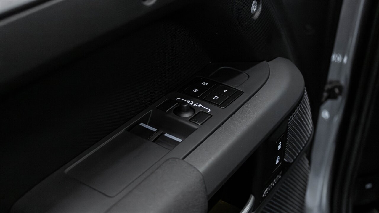2023 Land Rover Defender X-Dynamic SE - Photo 26 - Reno, NV 89511