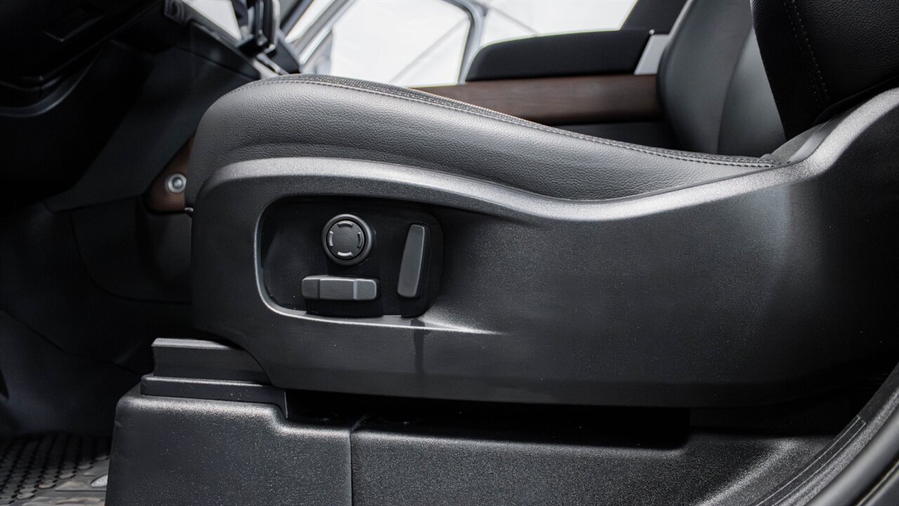 2023 Land Rover Defender X-Dynamic SE - Photo 32 - Reno, NV 89511