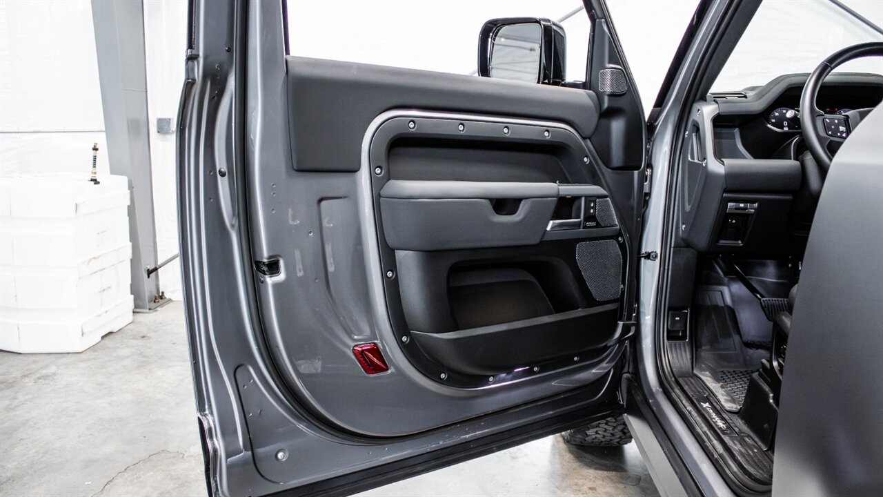 2023 Land Rover Defender X-Dynamic SE - Photo 24 - Reno, NV 89511