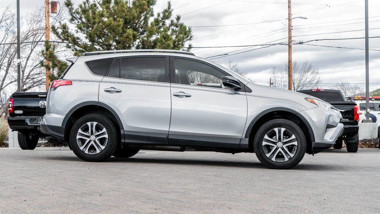 2018 Toyota RAV4 LE   - Photo 5 - Reno, NV 89511