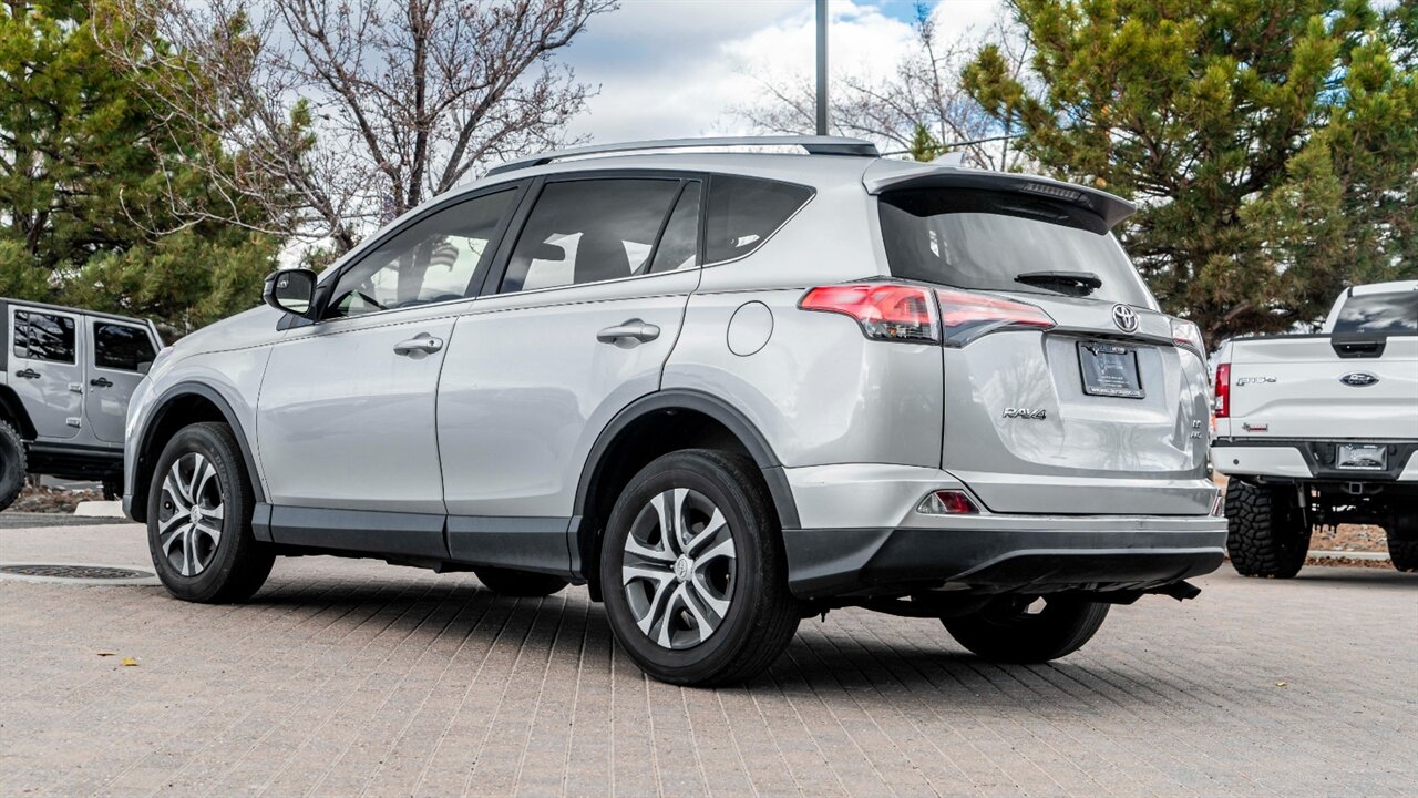 2018 Toyota RAV4 LE   - Photo 2 - Reno, NV 89511