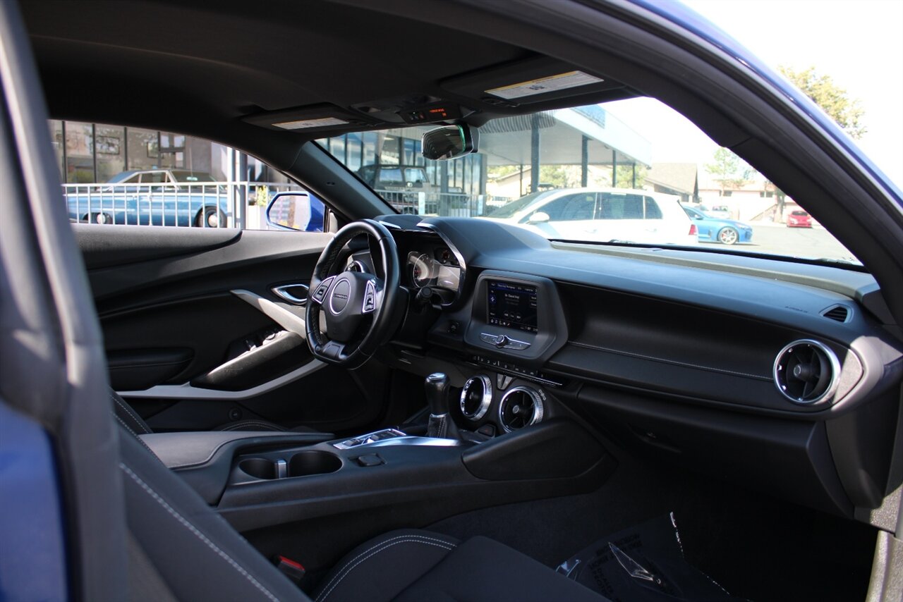 2023 Chevrolet Camaro 1LT - Photo 18 - Reno, NV 89511