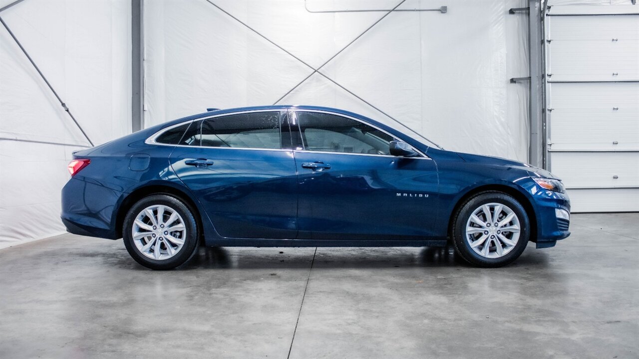 2020 Chevrolet Malibu LT   - Photo 5 - Reno, NV 89511