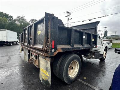 2012 Ford F-750 XL   - Photo 2 - Frederick, MD 21702