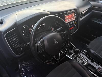 2019 Mitsubishi Outlander SE   - Photo 4 - Frederick, MD 21702