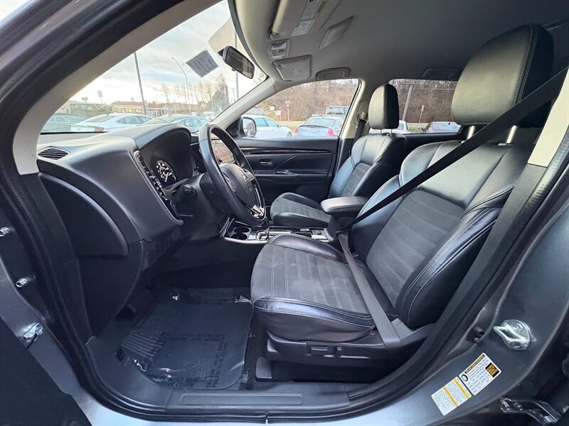 2019 Mitsubishi Outlander SE  