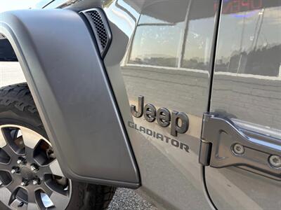 2020 Jeep Gladiator Sport S   - Photo 6 - Frederick, MD 21702