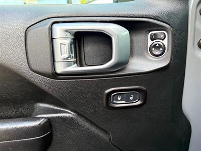 2020 Jeep Gladiator Sport S   - Photo 16 - Frederick, MD 21702