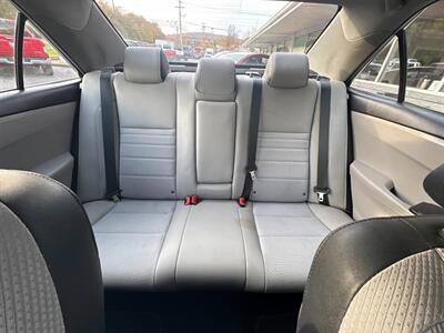 2017 Toyota Camry SE   - Photo 14 - Frederick, MD 21702