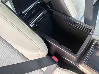 2017 Toyota Camry SE   - Photo 30 - Frederick, MD 21702