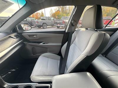 2017 Toyota Camry SE   - Photo 20 - Frederick, MD 21702