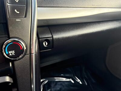 2017 Toyota Camry SE   - Photo 22 - Frederick, MD 21702