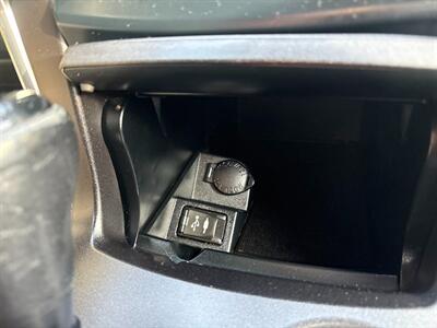 2017 Toyota Camry SE   - Photo 19 - Frederick, MD 21702