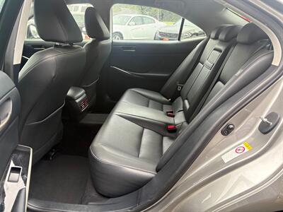 2017 Lexus IS 300   - Photo 17 - Frederick, MD 21702