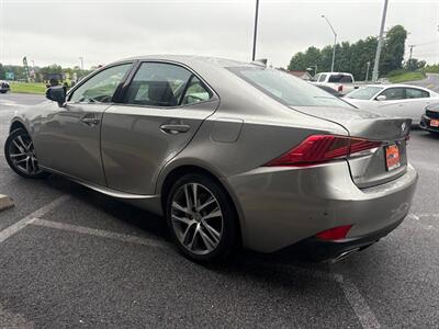 2017 Lexus IS 300   - Photo 8 - Frederick, MD 21702