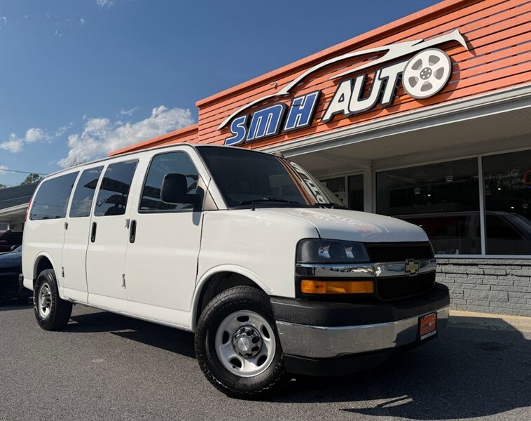 2018 Chevrolet Express 2500 LT's photo