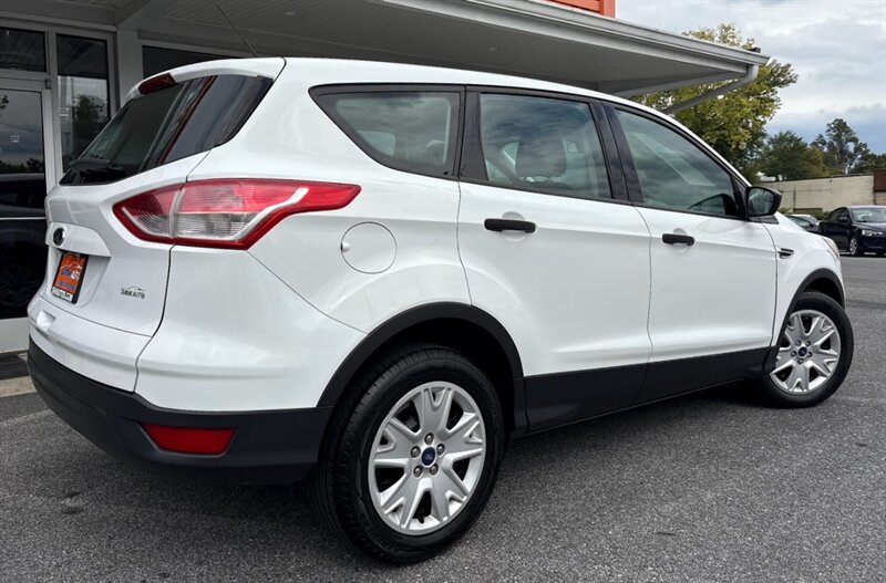 2015 Ford Escape S photo 27