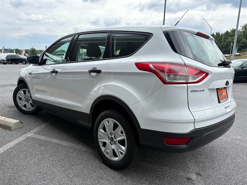 2015 Ford Escape S photo 5