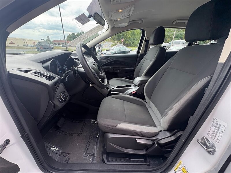 2015 Ford Escape S photo 3