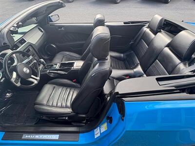 2013 Ford Mustang V6   - Photo 4 - Frederick, MD 21702