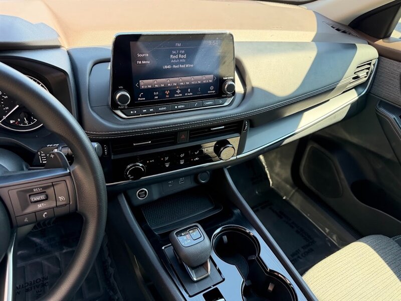 2022 Nissan Rogue S  