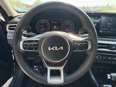 2022 Kia K5 LXS   - Photo 15 - Frederick, MD 21702