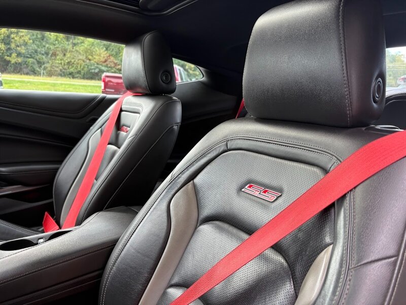 2021 Chevrolet Camaro SS photo 2
