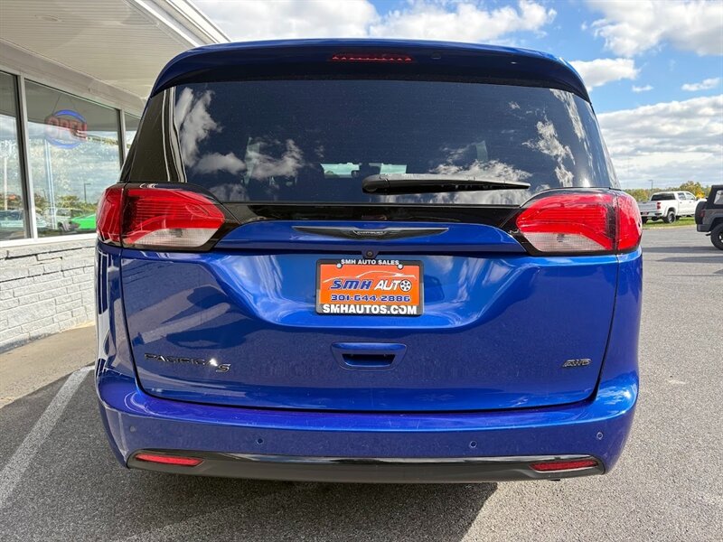 2020 Chrysler Pacifica Touring L photo 4