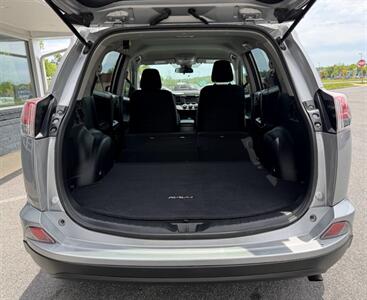 2018 Toyota RAV4 LE   - Photo 4 - Frederick, MD 21702