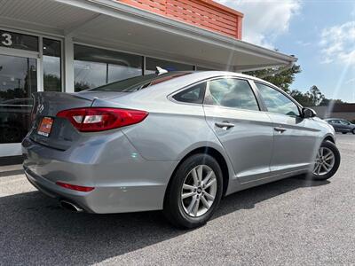 2017 Hyundai SONATA   - Photo 12 - Frederick, MD 21702