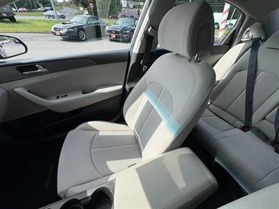 2017 Hyundai SONATA   - Photo 22 - Frederick, MD 21702