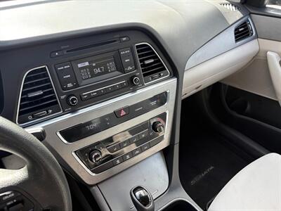 2017 Hyundai SONATA   - Photo 19 - Frederick, MD 21702