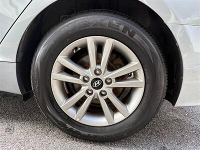 2017 Hyundai SONATA   - Photo 29 - Frederick, MD 21702