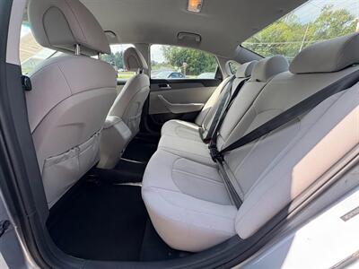 2017 Hyundai SONATA   - Photo 9 - Frederick, MD 21702