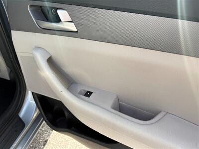 2017 Hyundai SONATA   - Photo 14 - Frederick, MD 21702