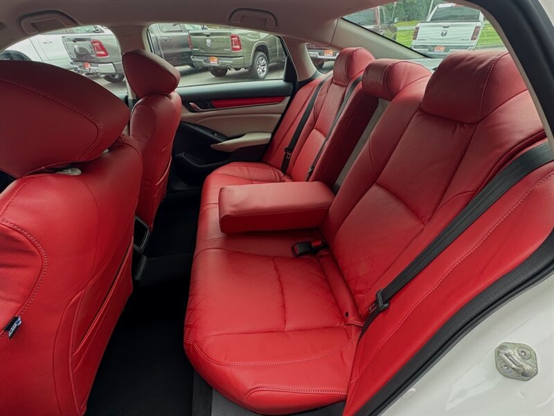 2019 Honda Accord LX photo 3
