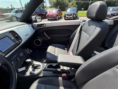 2016 Volkswagen Beetle Convertible 1.8T S PZEV - Photo 16 - Frederick, MD 21702