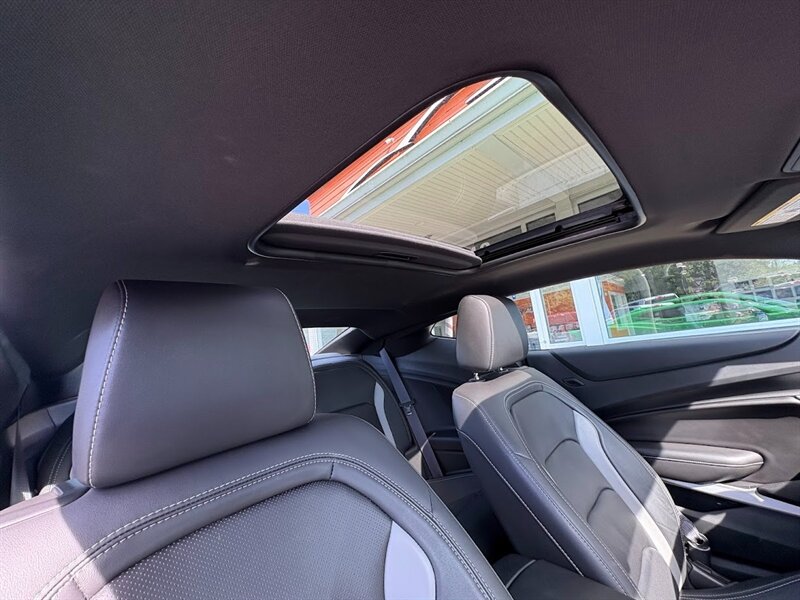 2017 Chevrolet Camaro 2LT photo 35