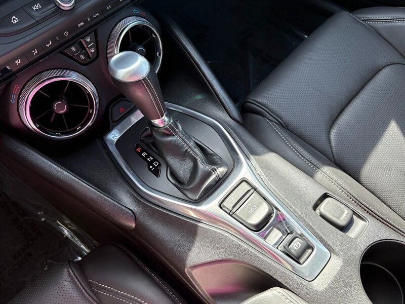 2017 Chevrolet Camaro 2LT photo 21