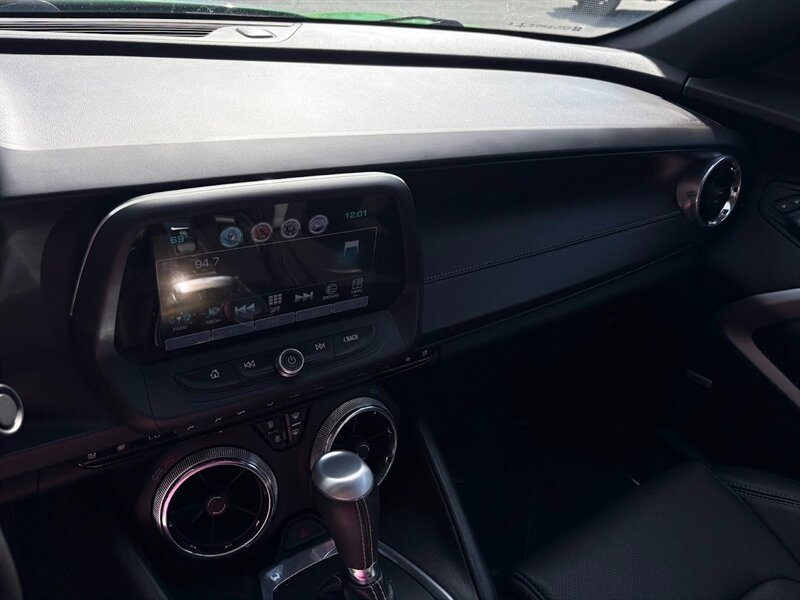 2017 Chevrolet Camaro 2LT photo 16