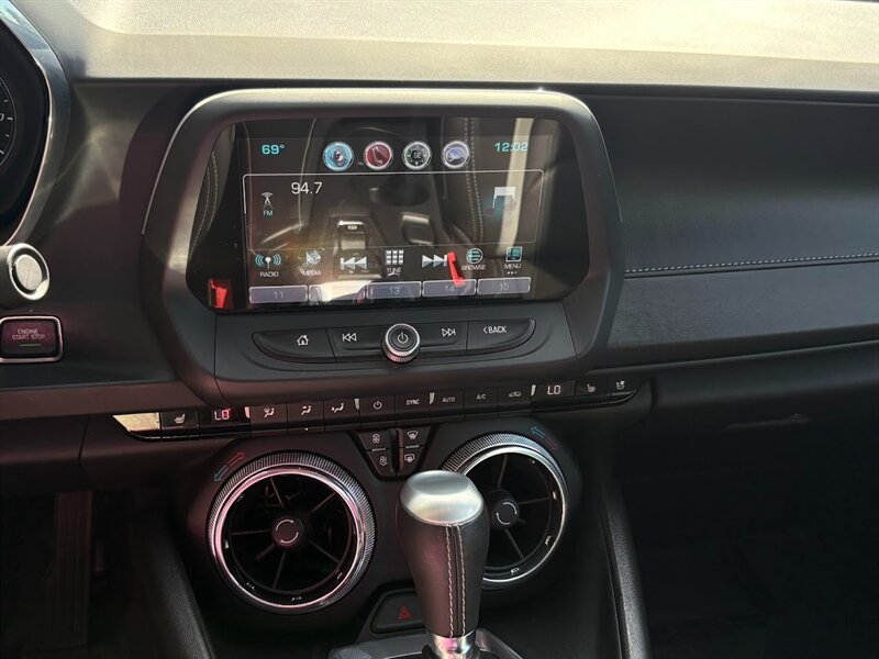 2017 Chevrolet Camaro 2LT photo 17