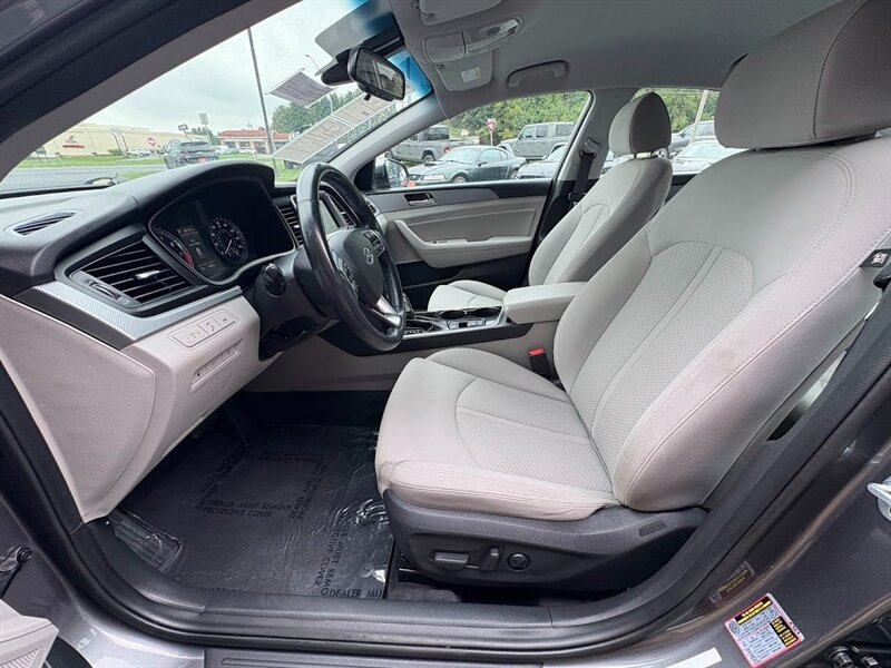 2018 Hyundai Sonata SEL photo 2