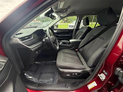 2023 Jeep Grand Cherokee Laredo   - Photo 17 - Frederick, MD 21702