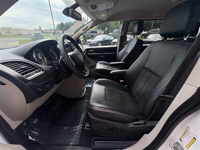 2019 Dodge Grand Caravan SE Plus   - Photo 2 - Frederick, MD 21702