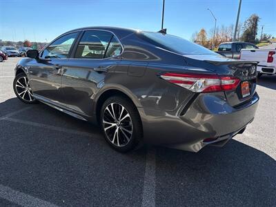 2020 Toyota Camry SE   - Photo 10 - Frederick, MD 21702