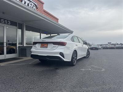 2022 Kia Forte LXS - Photo 3 - Frederick, MD 21702