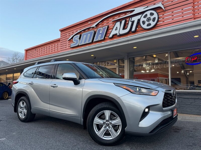 2022 Toyota Highlander LE  