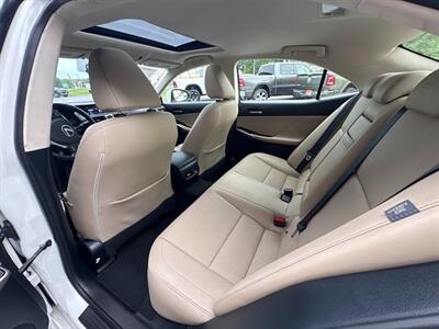 2017 Lexus IS 300   - Photo 27 - Frederick, MD 21702