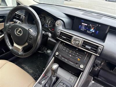 2017 Lexus IS 300   - Photo 43 - Frederick, MD 21702