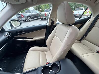 2017 Lexus IS 300   - Photo 21 - Frederick, MD 21702